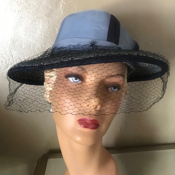 OUTSTANDING 1940s' TWO TONE BLUE STRAW WIDE BRIM HAT WITH GROSGRAIN TRIM & VEIL